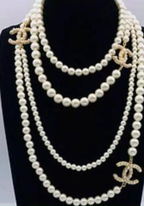 CHANEL NECKLACE IN WHITE  PEARL MULTI-LAYER DESIGN