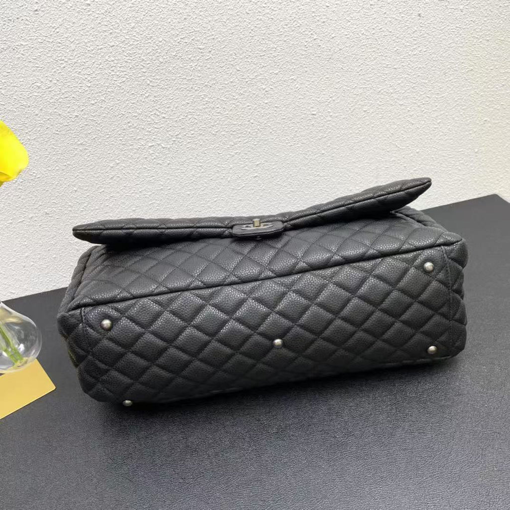 CC CLASSIC FLAP BAG 46 IN BLACK QUILTED CALFSKIN