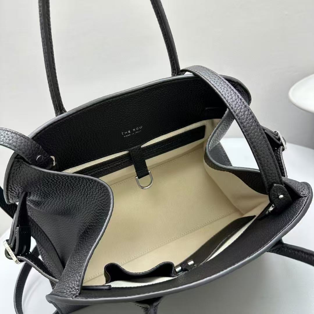 MINIMALIST STRUCTURED SILHOUETTE HANDBAG IN BLACK CALFSKIN