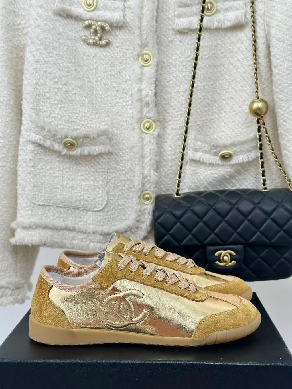 CC SNEAKER TRAINER IN GOLD-TONE CALFSKIN AND SUEDE