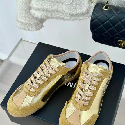 CC SNEAKER TRAINER IN GOLD-TONE CALFSKIN AND SUEDE