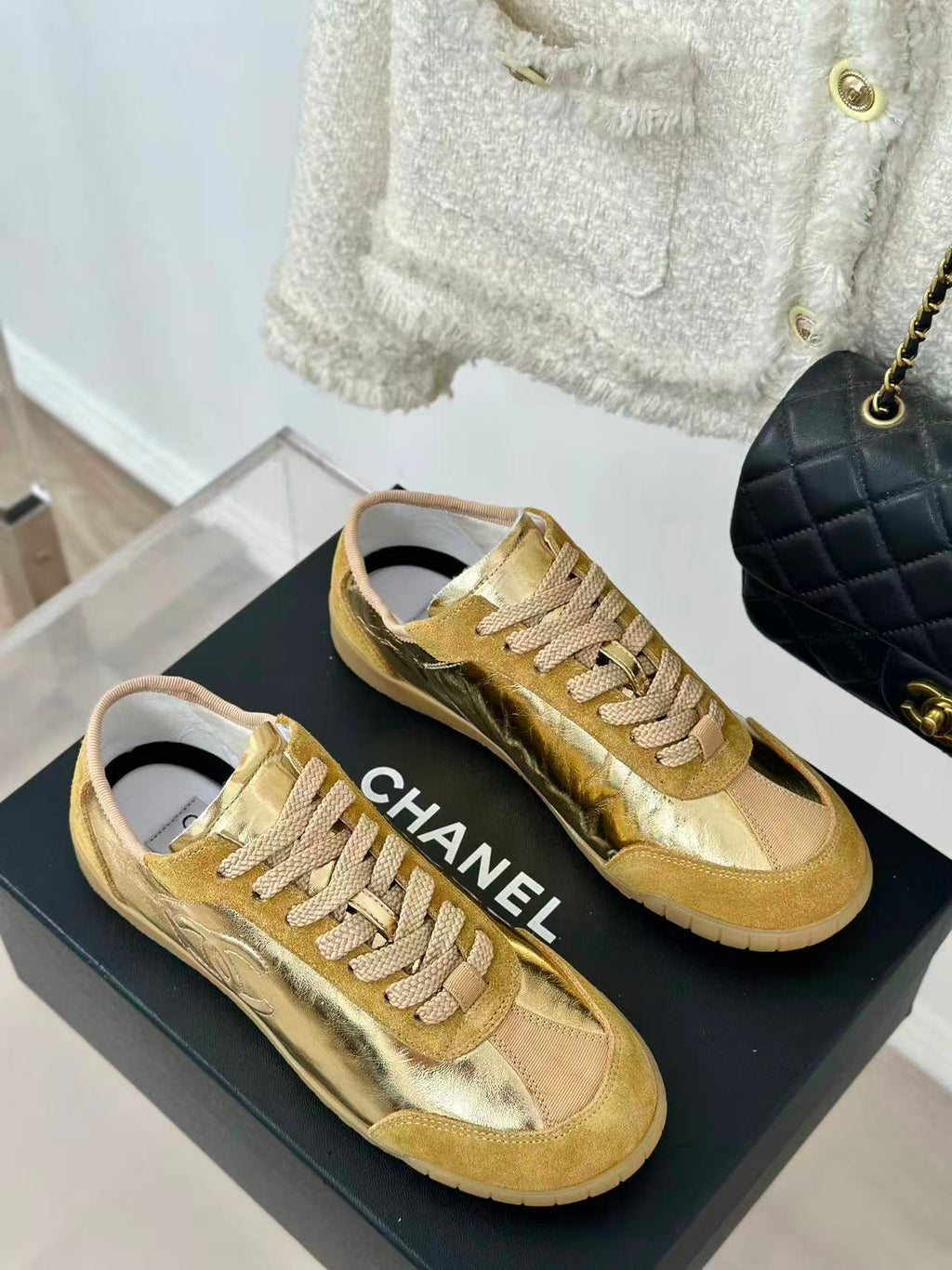 CC SNEAKER TRAINER IN GOLD-TONE CALFSKIN AND SUEDE
