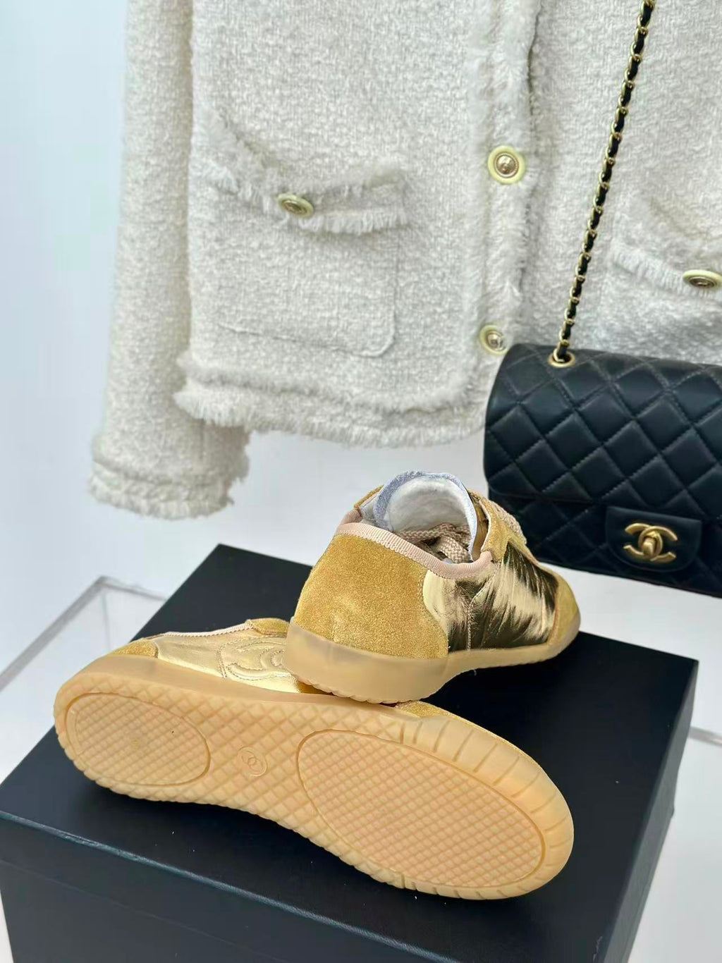 CC SNEAKER TRAINER IN GOLD-TONE CALFSKIN AND SUEDE
