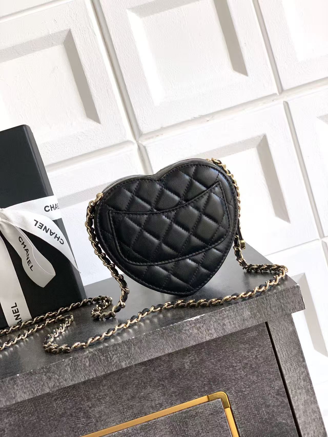 CC HEART QUILTED SHOULDER BAG 13 IN BLACK CALFSKIN TP3