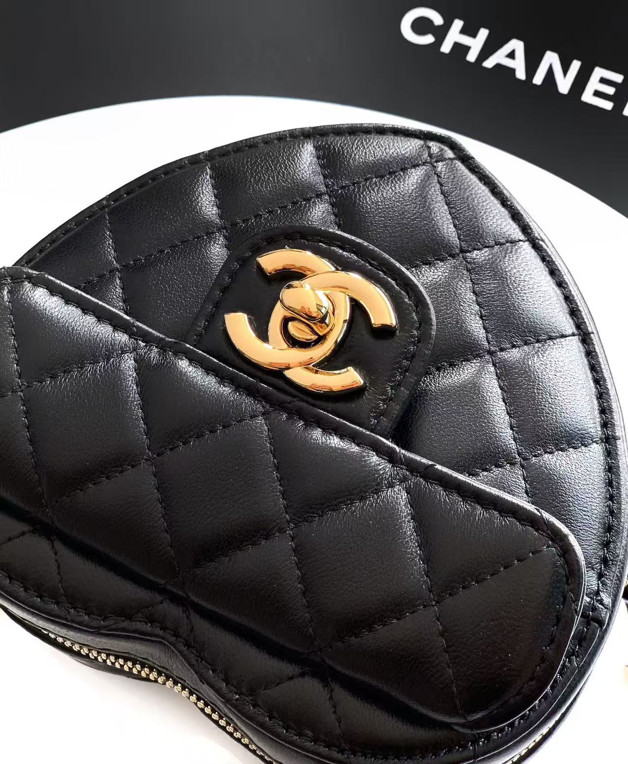 CC HEART QUILTED SHOULDER BAG 13 IN BLACK CALFSKIN TP3