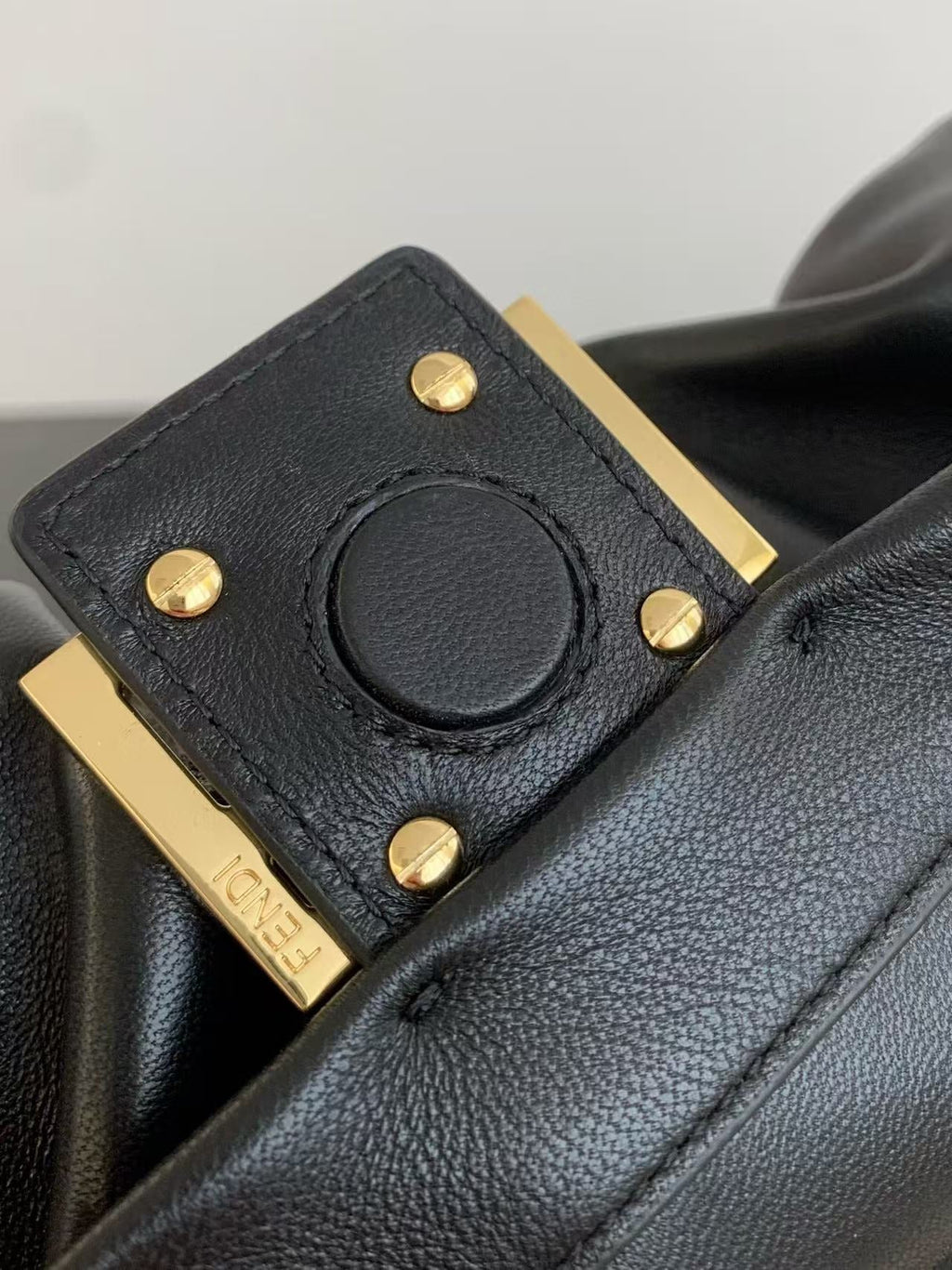 FF MAMMA BAGUETTE 16 IN BLACK CALFSKIN
