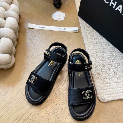 CC SANDALS IN BLACK FUR GOLD HARDWARE