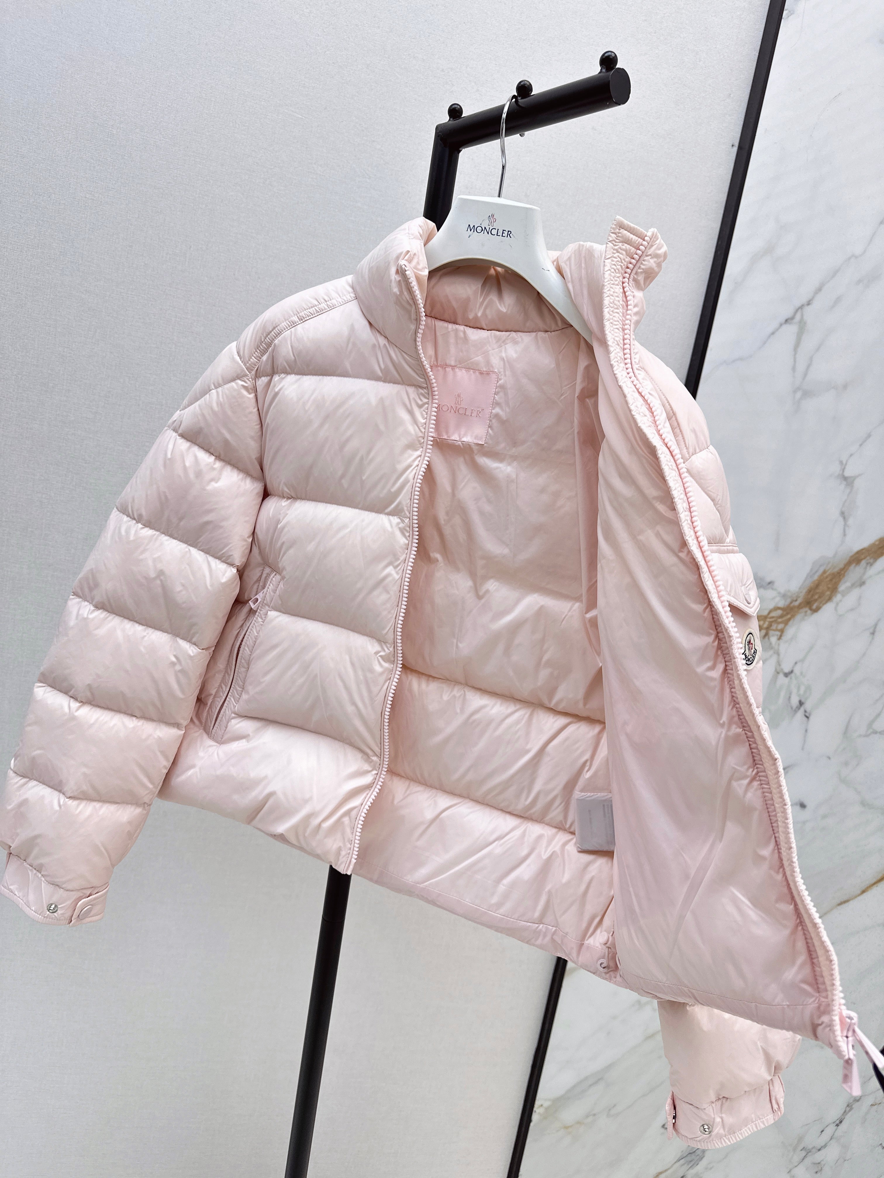 MONCLER PUFFER JACKET IN LIGHT PINK