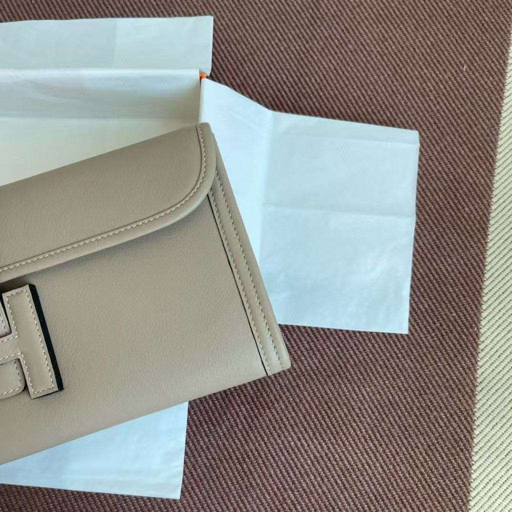 JIGE ELAN 29 CLUTCH IN DARK BEIGE CALFSKIN