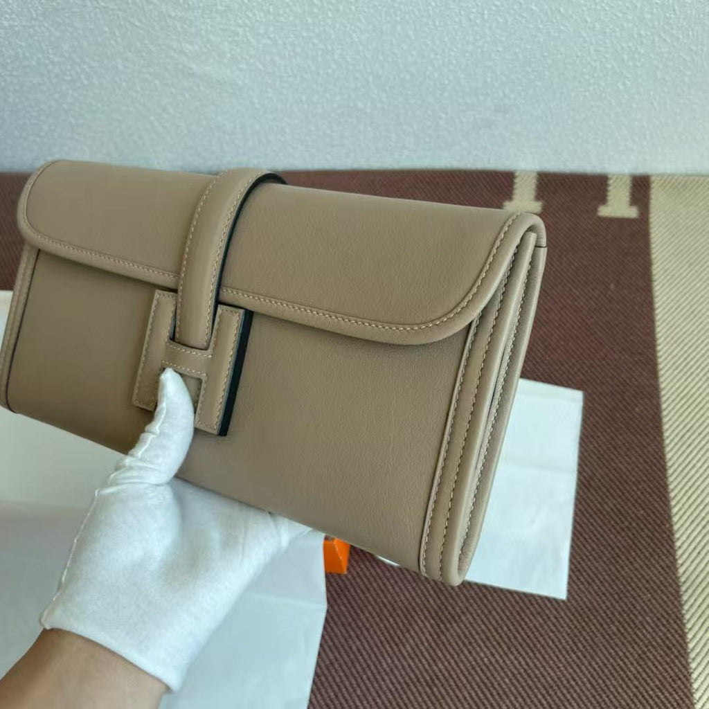 JIGE ELAN 29 CLUTCH IN DARK BEIGE CALFSKIN