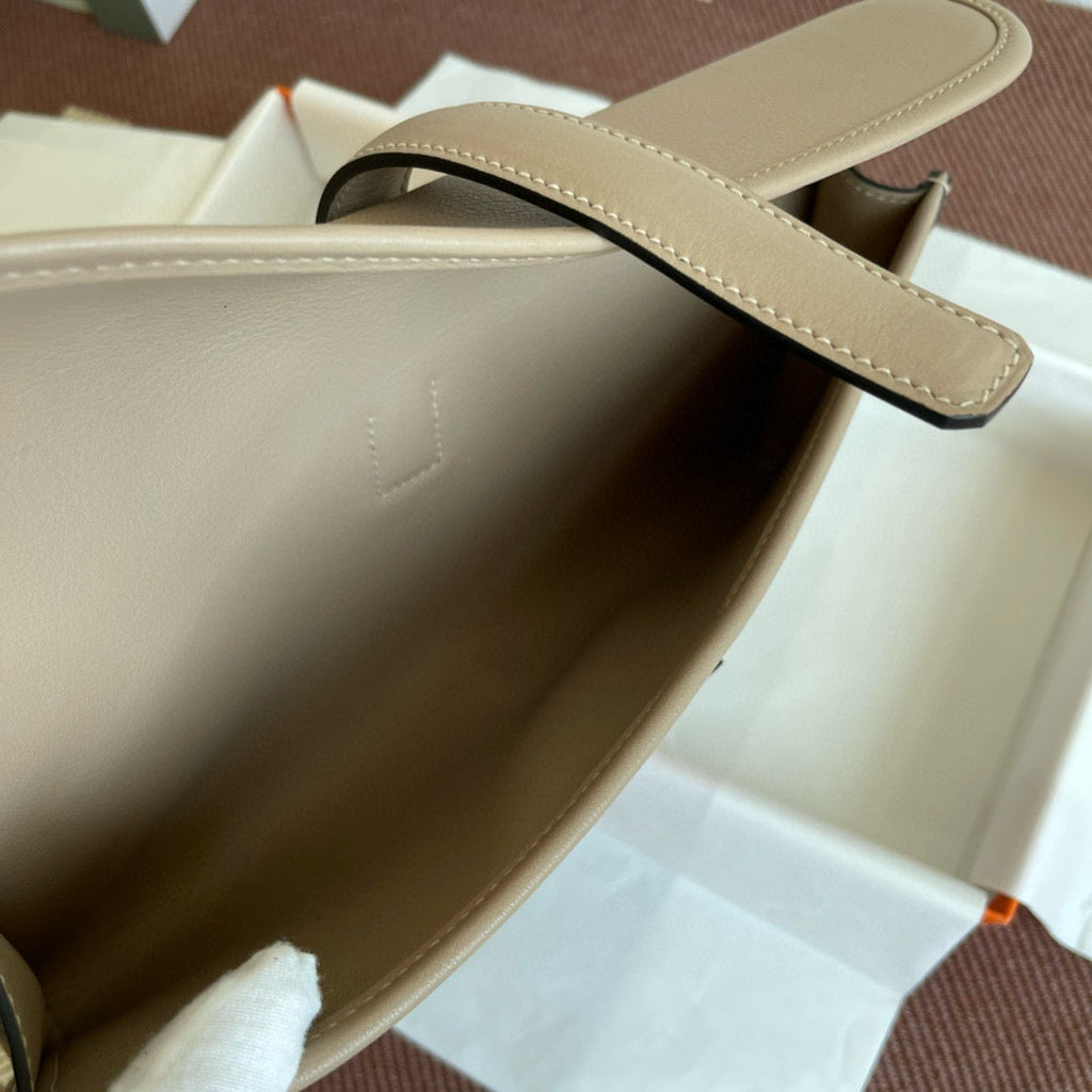 JIGE ELAN 29 CLUTCH IN DARK BEIGE CALFSKIN