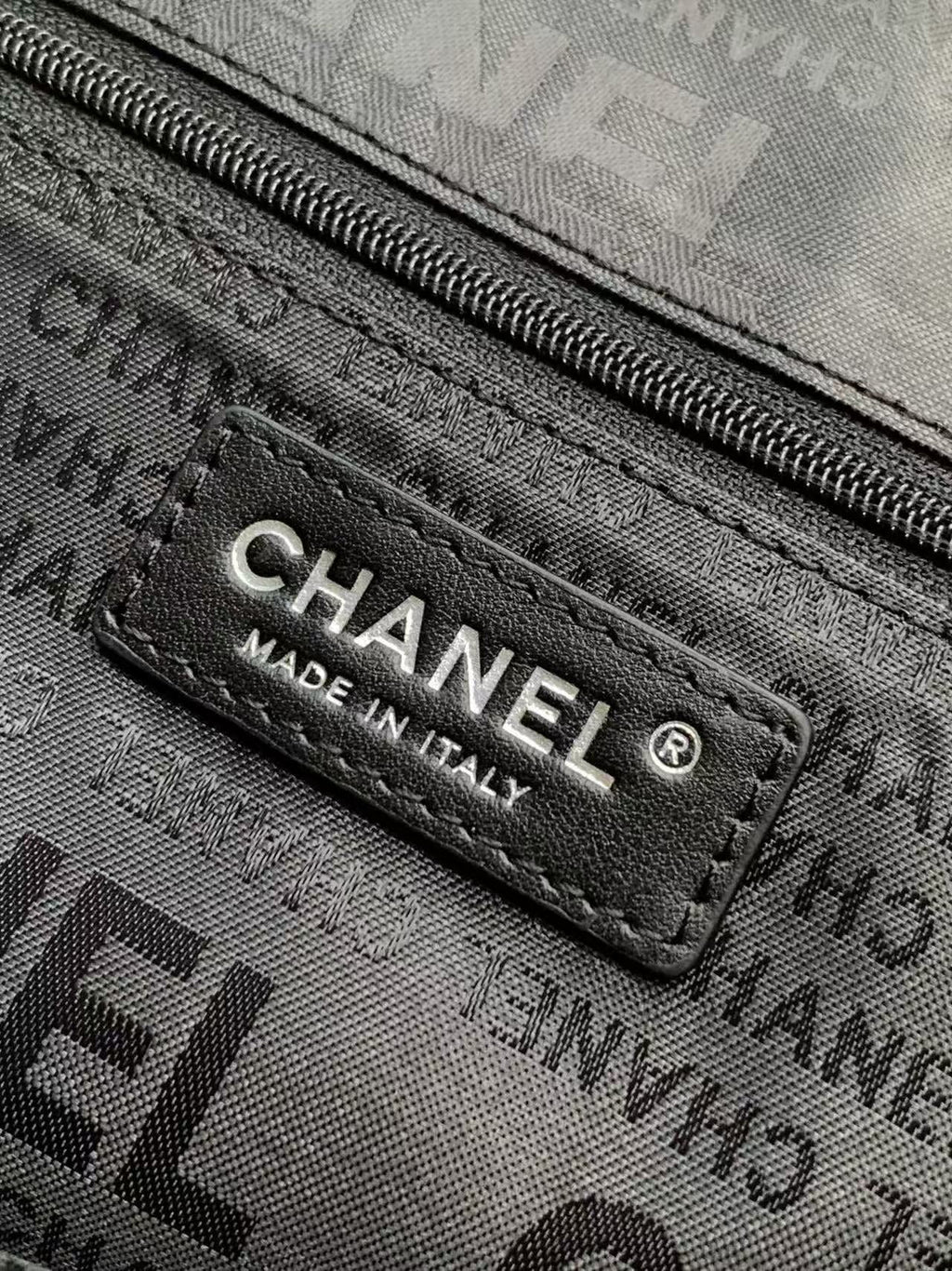 CC SHOULDER BAG 40 IN BLACK QUILTED CALFSKIN SILVER HARDWARE TP3