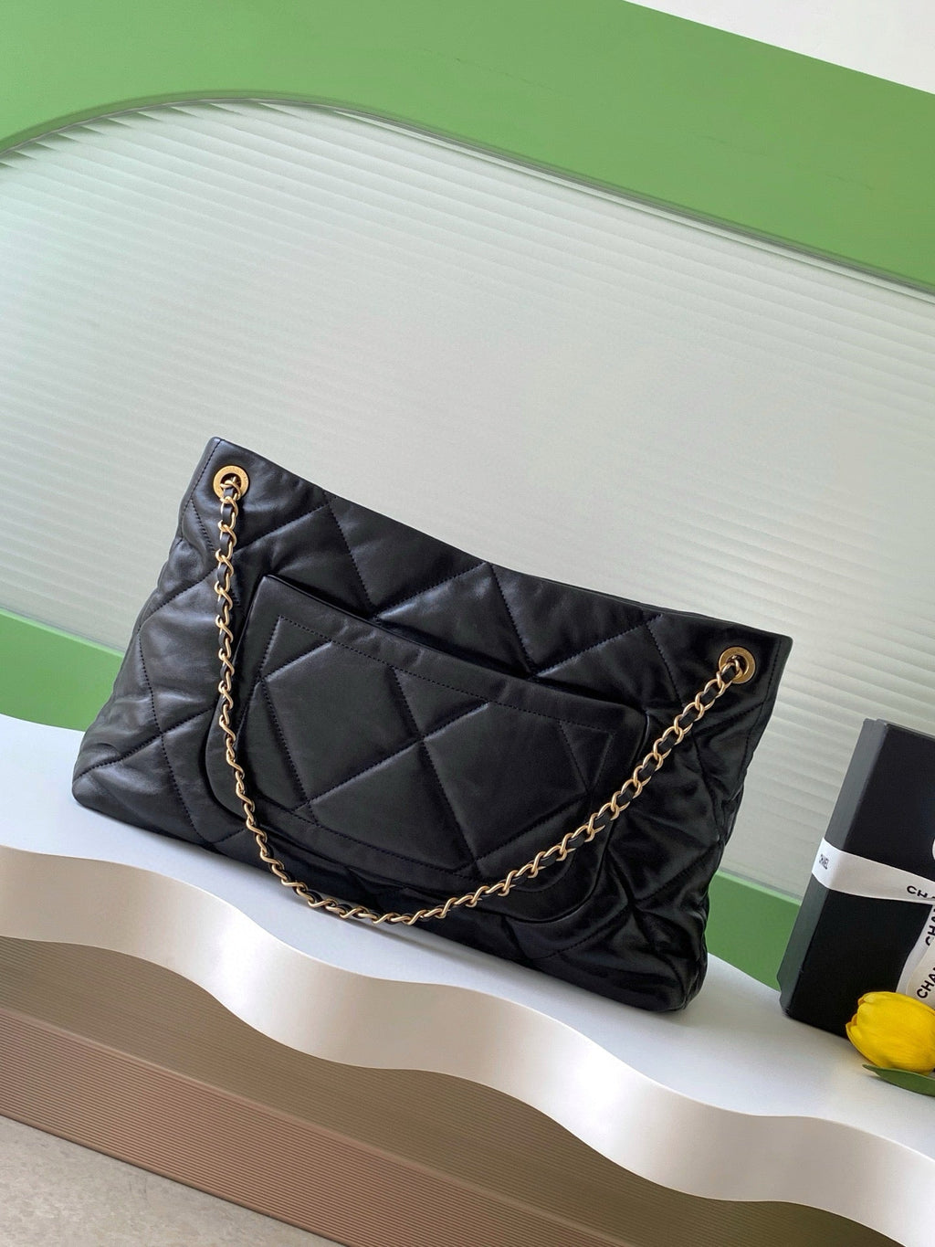 CHANEL 38 SHOULDER BAG WITH FRONT POCKET IN BLACK QUILTED CALFSKIN LEATHER