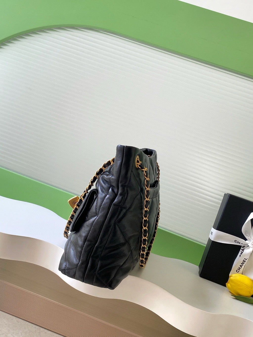 CHANEL 38 SHOULDER BAG WITH FRONT POCKET IN BLACK QUILTED CALFSKIN LEATHER