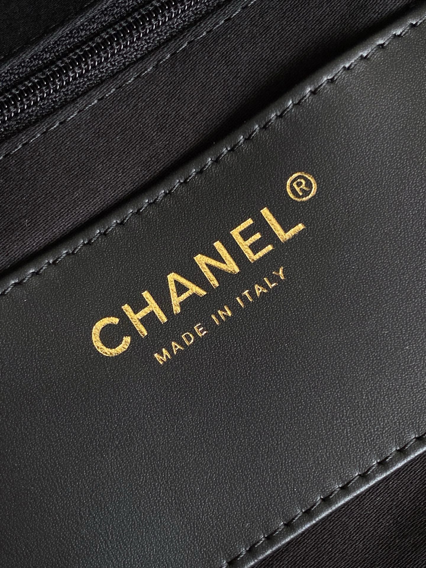 CHANEL 38 SHOULDER BAG WITH FRONT POCKET IN BLACK QUILTED CALFSKIN LEATHER