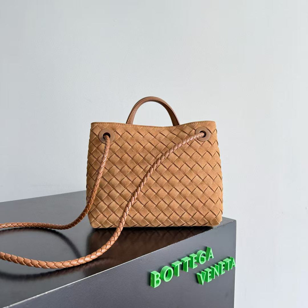 BOTTEGA VENETA ANDIAMO 25 IN BROWN SUEDE