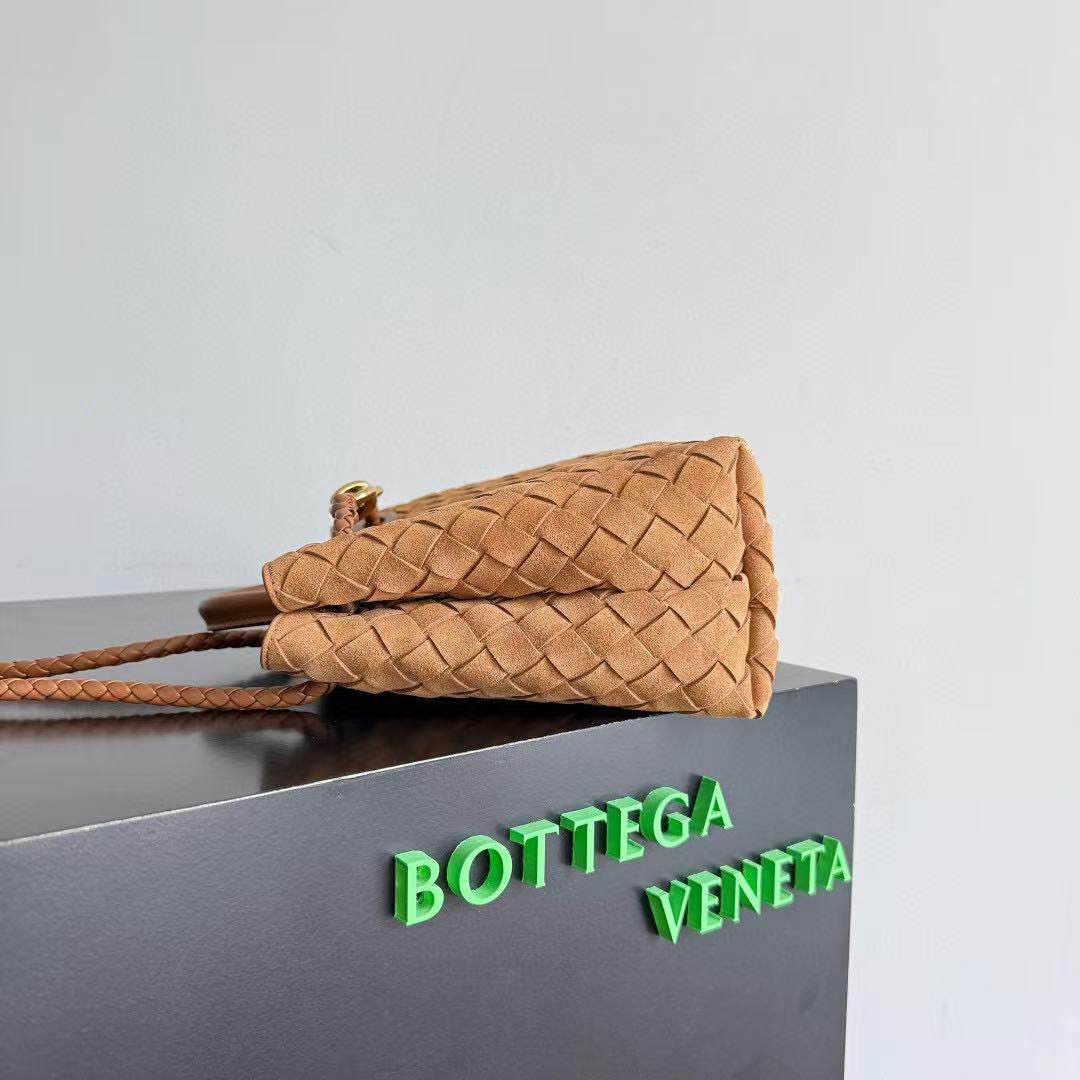 BOTTEGA VENETA ANDIAMO 25 IN BROWN SUEDE