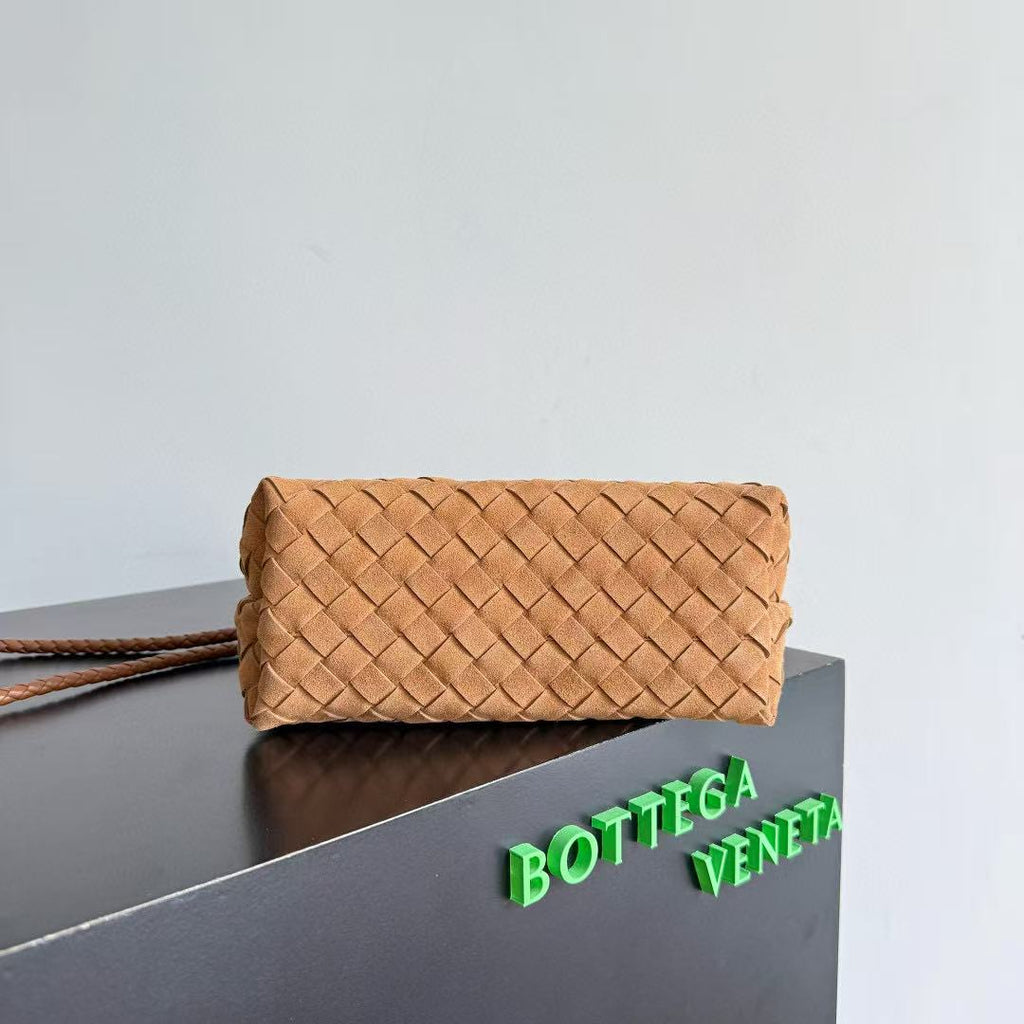 BOTTEGA VENETA ANDIAMO 25 IN BROWN SUEDE