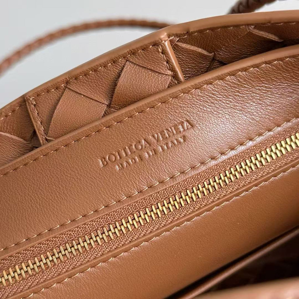 BOTTEGA VENETA ANDIAMO 25 IN BROWN SUEDE