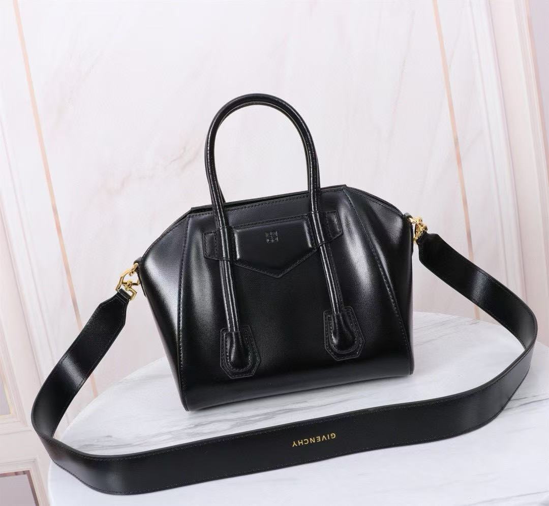 GIVENCHY TOP HANDLE BAG 29 IN BLACK CALFSKIN GOLD HARDWARE