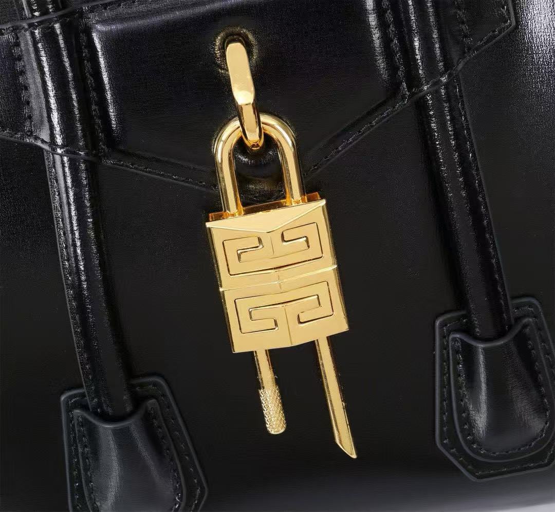 GIVENCHY TOP HANDLE BAG 29 IN BLACK CALFSKIN GOLD HARDWARE