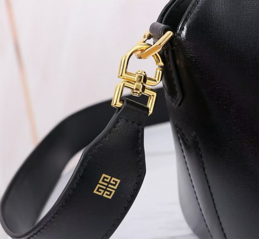 GIVENCHY TOP HANDLE BAG 29 IN BLACK CALFSKIN GOLD HARDWARE