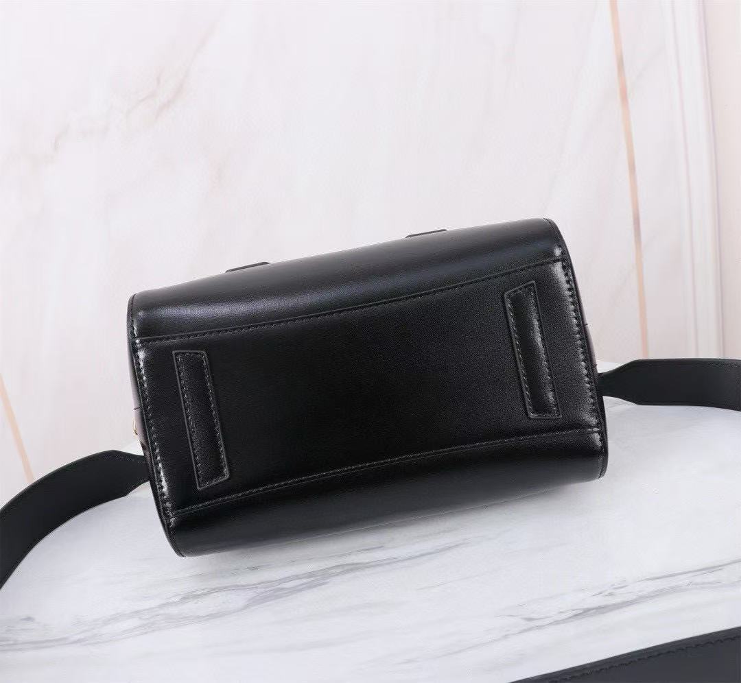 GIVENCHY TOP HANDLE BAG 29 IN BLACK CALFSKIN GOLD HARDWARE