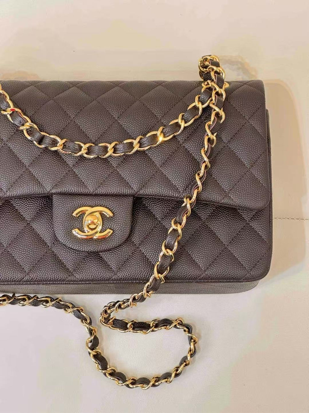 CC CLASSIC FLAP BAG 25 IN CHOCOLATE BROWN CALFSKIN GOLD HARDWARE