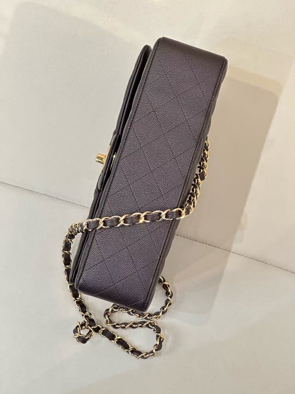 CC CLASSIC FLAP BAG 25 IN CHOCOLATE BROWN CALFSKIN GOLD HARDWARE