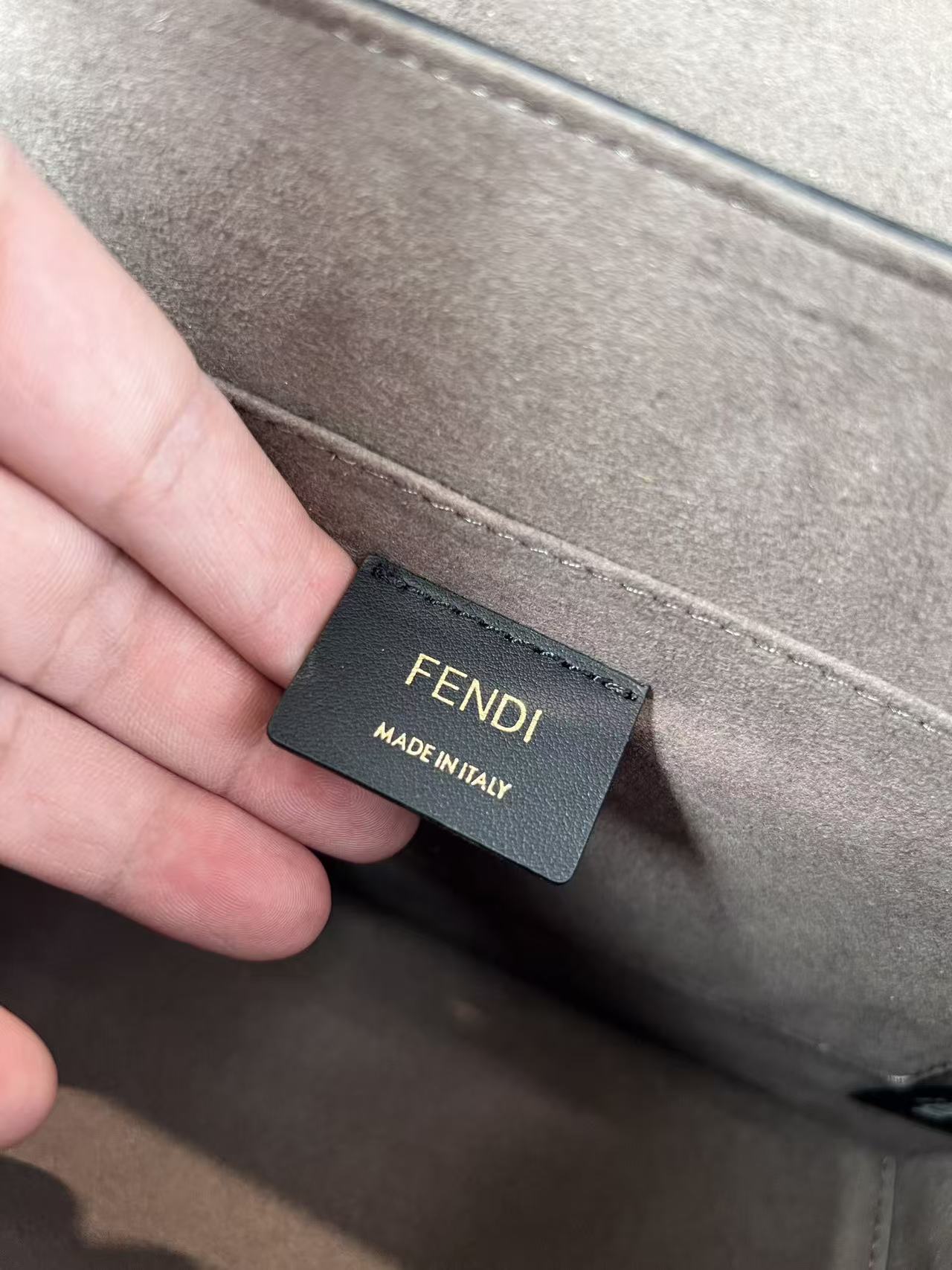FENDI 25 SHOULDER BAG IN DARK BROWN CALFSKIN TP3