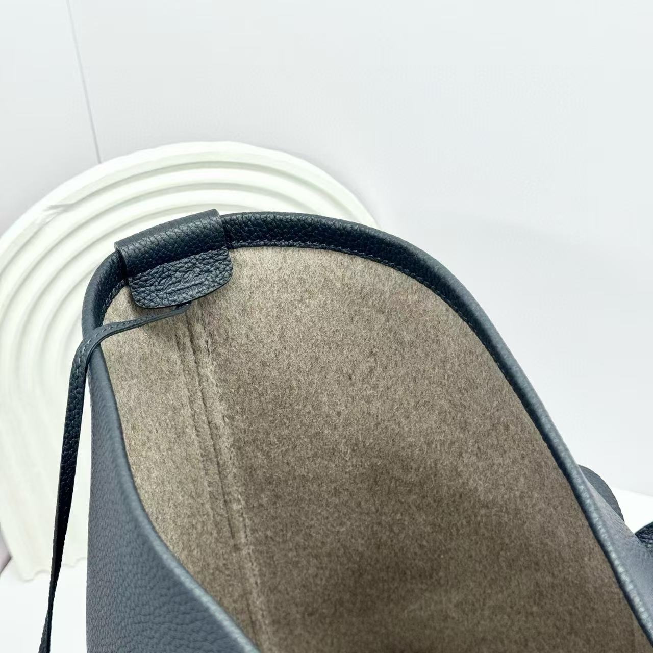 LP GHIERA SHOPPER BAG 40 IN BLACK CALFSKIN
