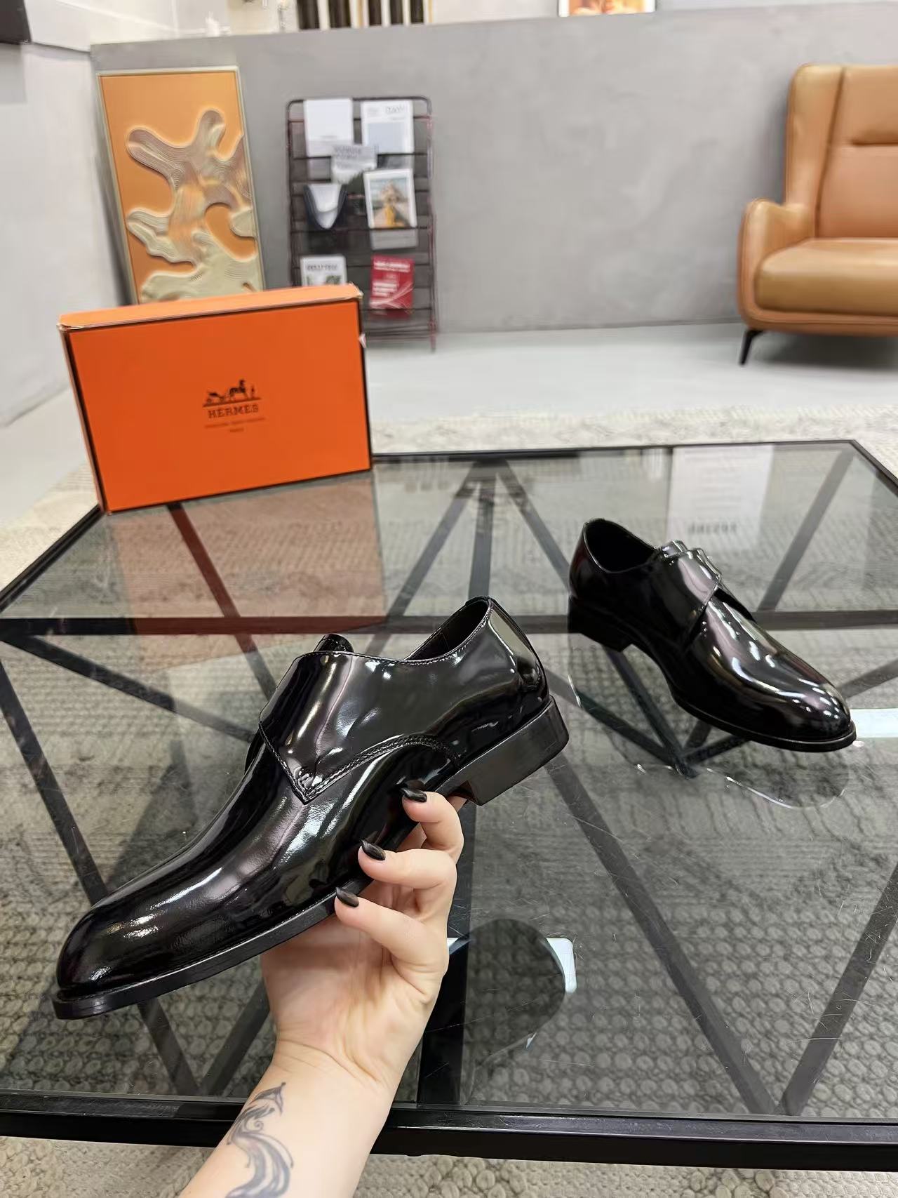 HM MEN LOAFERS IN BLACK CALFSKIN SILVER HARDWARE