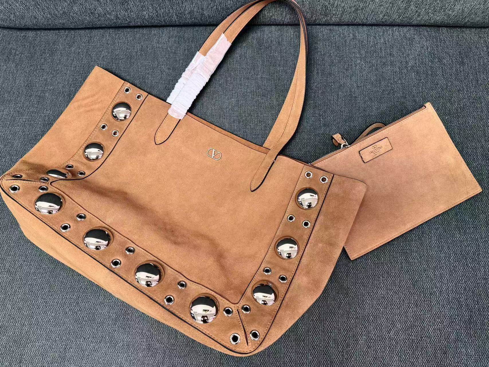 GARAVANI NELLCOTE SHOULDER BAG IN 40 BROWN SUEDE TP3