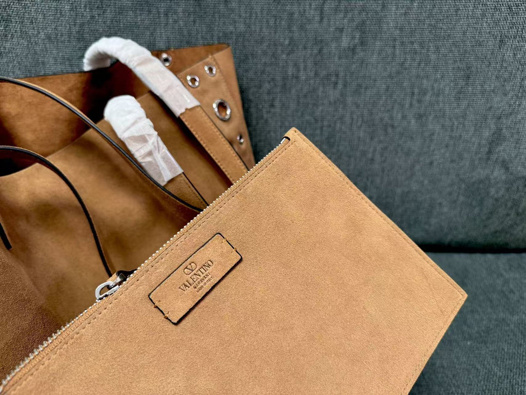 GARAVANI NELLCOTE SHOULDER BAG IN 40 BROWN SUEDE TP3