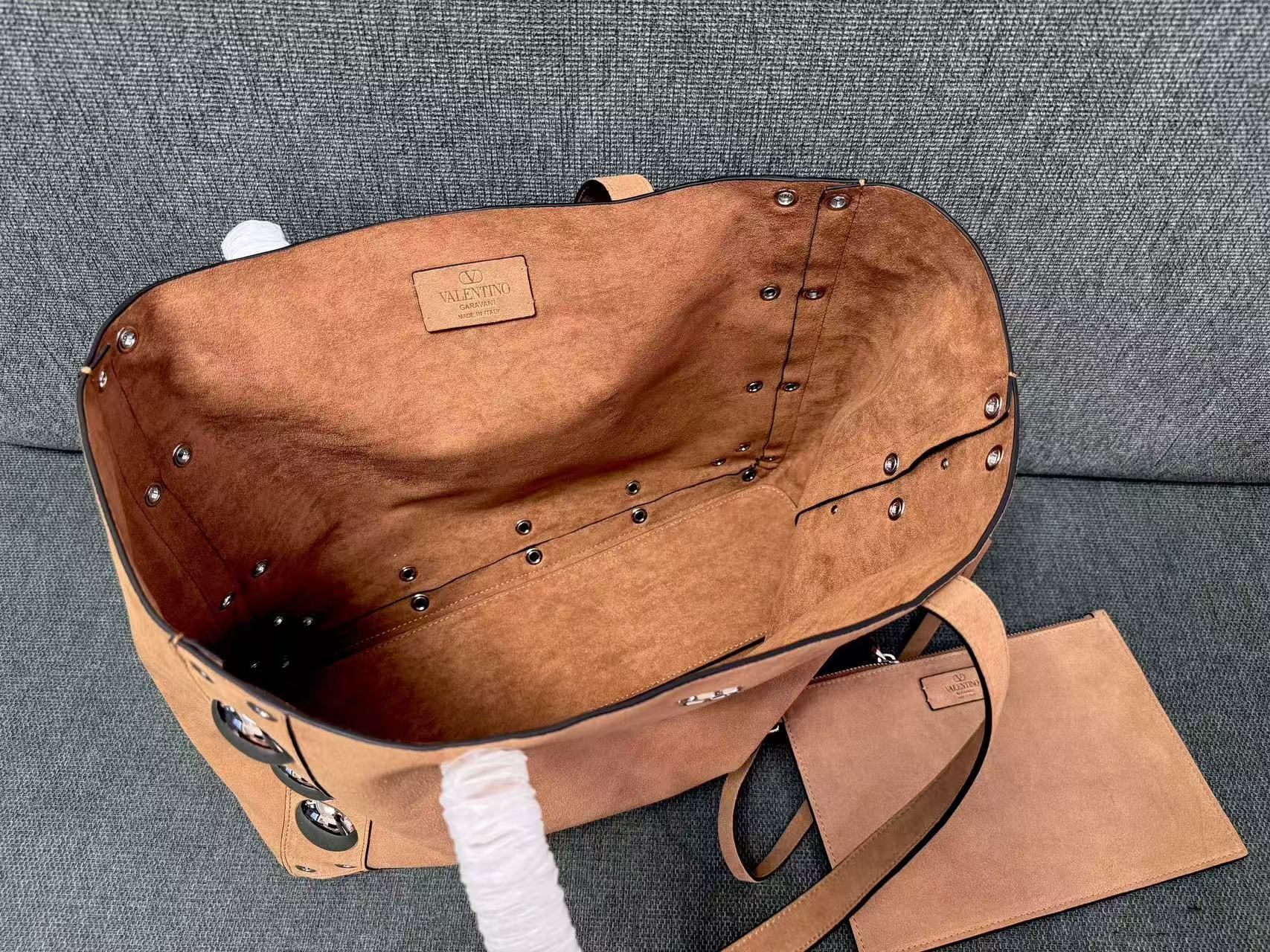 GARAVANI NELLCOTE SHOULDER BAG IN 40 BROWN SUEDE TP3