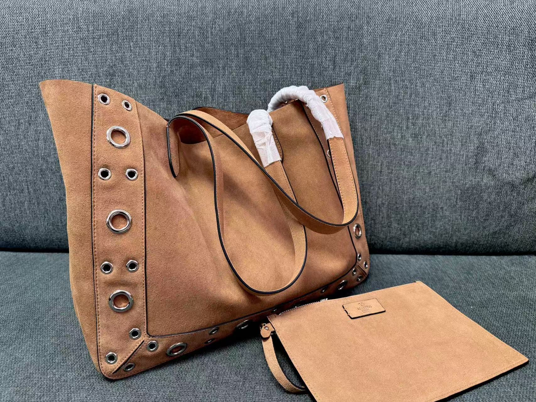 GARAVANI NELLCOTE SHOULDER BAG IN 40 BROWN SUEDE TP3