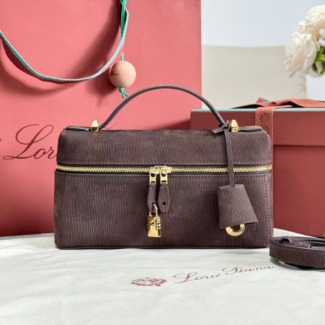 LP EXTRA BAG 23 IN CHOCOLATE BROWN CALFSKIN GOLD HARDWARE TP3