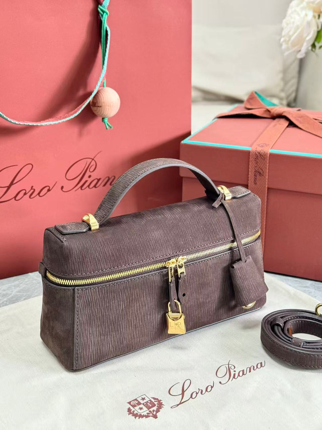 LP EXTRA BAG 23 IN CHOCOLATE BROWN CALFSKIN GOLD HARDWARE TP3