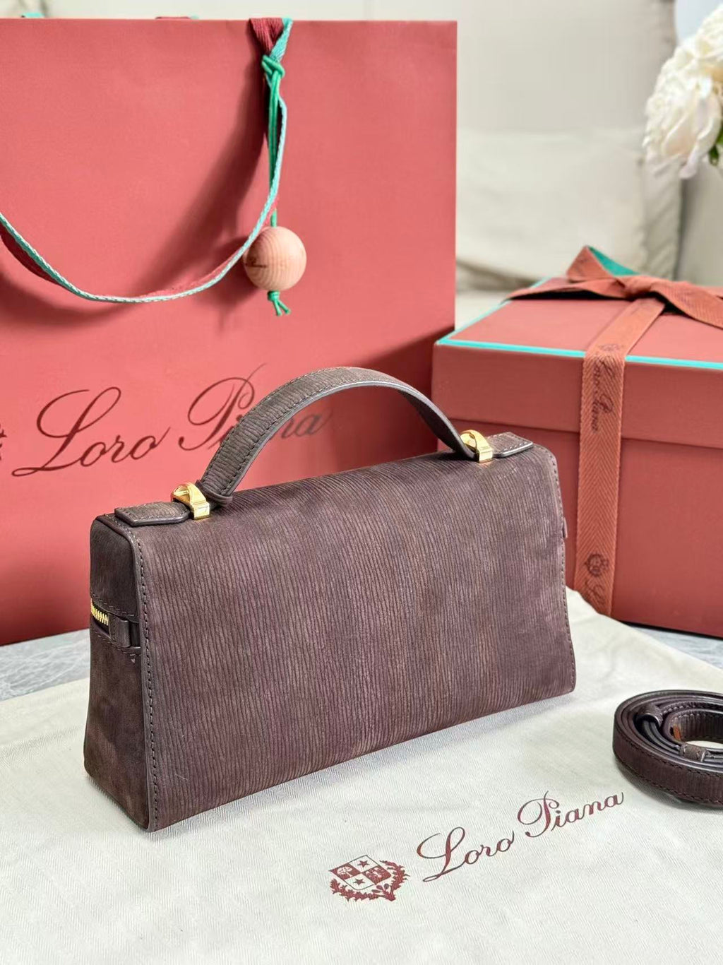 LP EXTRA BAG 23 IN CHOCOLATE BROWN CALFSKIN GOLD HARDWARE TP3