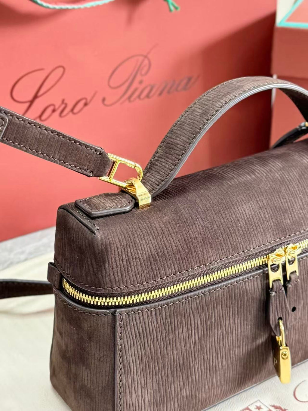 LP EXTRA BAG 23 IN CHOCOLATE BROWN CALFSKIN GOLD HARDWARE TP3
