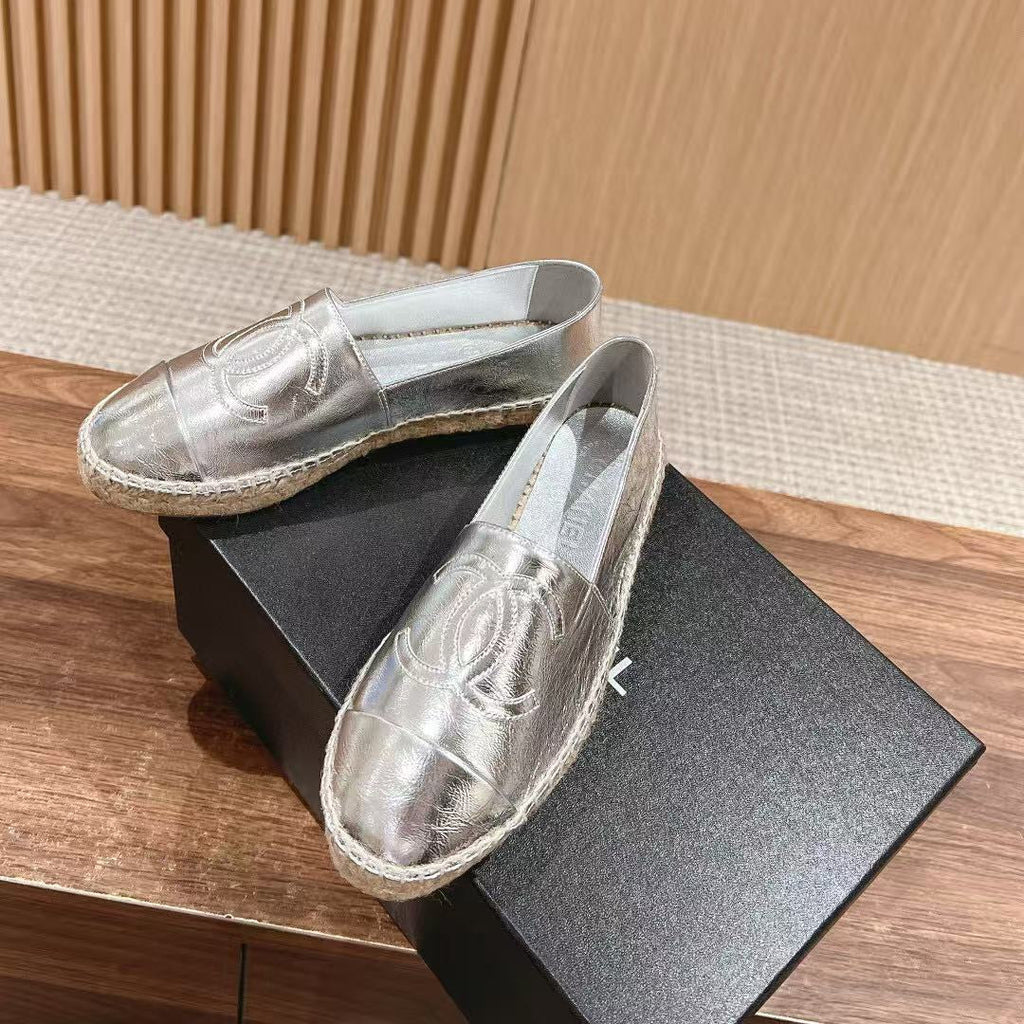 CC FLATS IN SILVER-TONE CALFSKIN KNIT SOLES