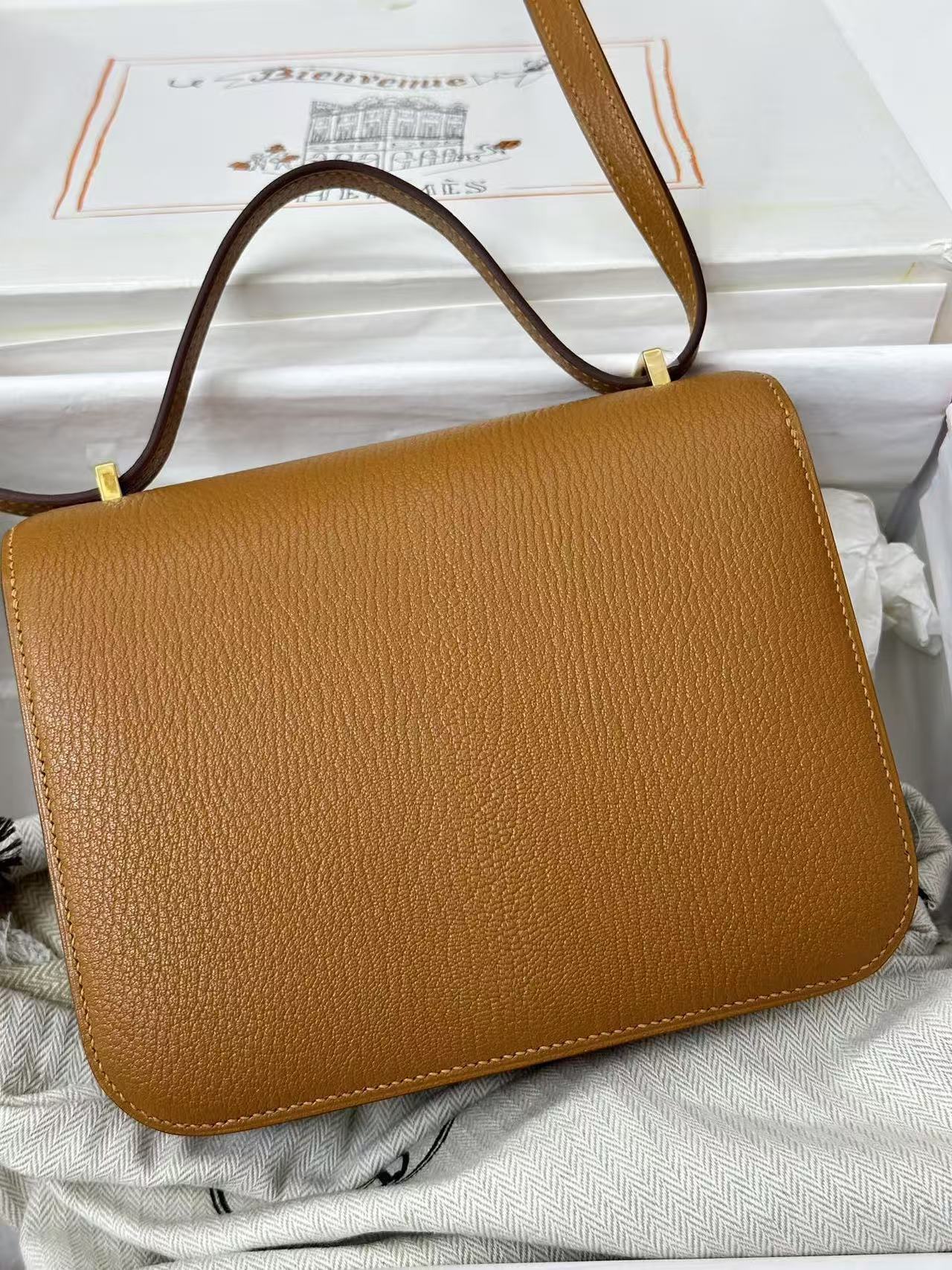 HM CONSTANCE 19CM IN GOLDEN BROWN EPSOM GOLD HARDWARE