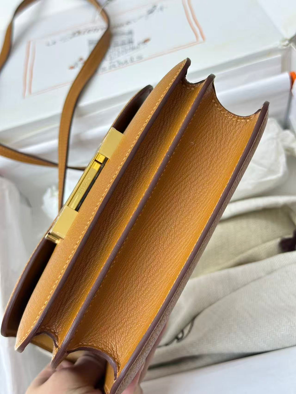 HM CONSTANCE 19CM IN GOLDEN BROWN EPSOM GOLD HARDWARE
