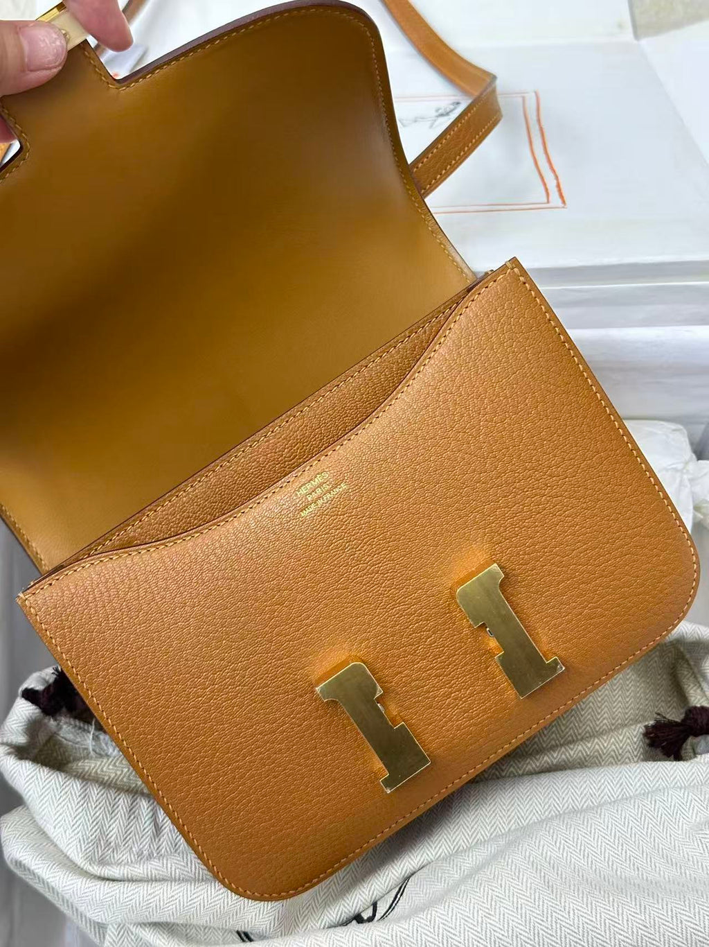 HM CONSTANCE 19CM IN GOLDEN BROWN EPSOM GOLD HARDWARE