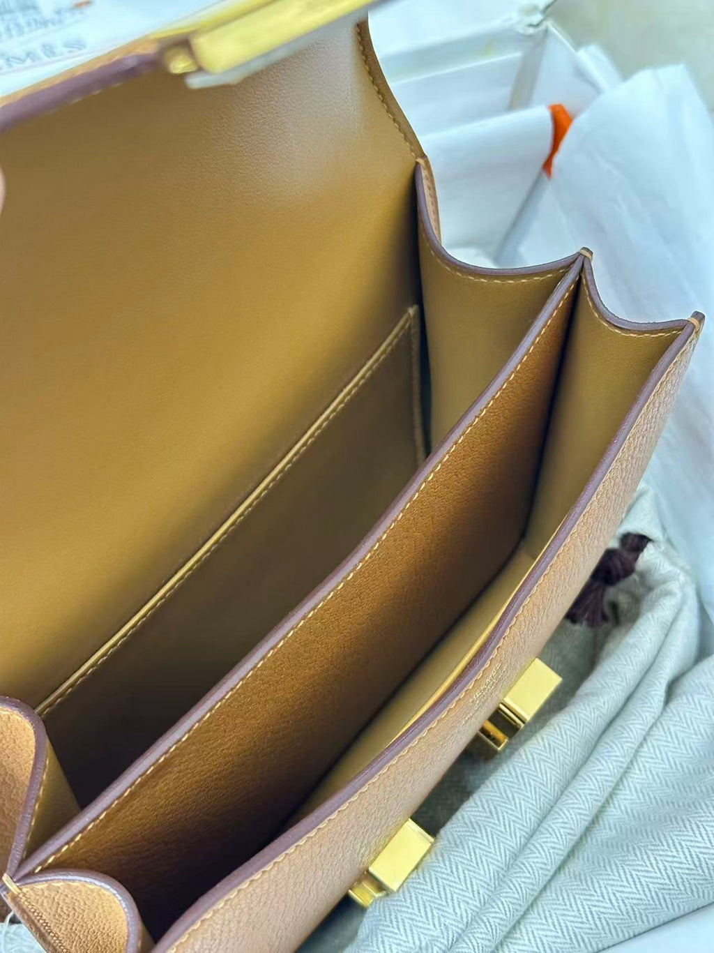 HM CONSTANCE 19CM IN GOLDEN BROWN EPSOM GOLD HARDWARE
