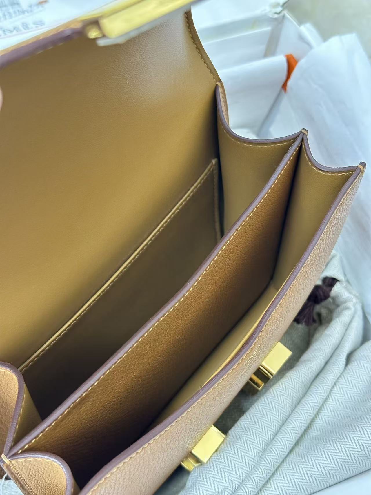 HM CONSTANCE 19CM IN GOLDEN BROWN EPSOM GOLD HARDWARE