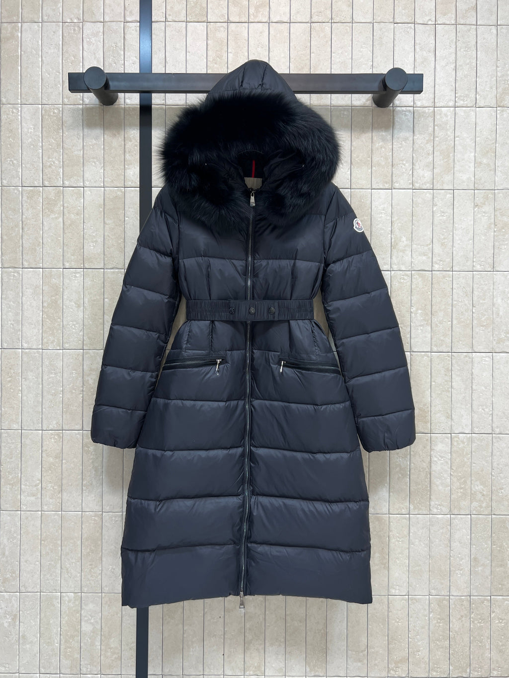 MONCLER HOODED PUFFER JACKET IN BLACK STYLE 124