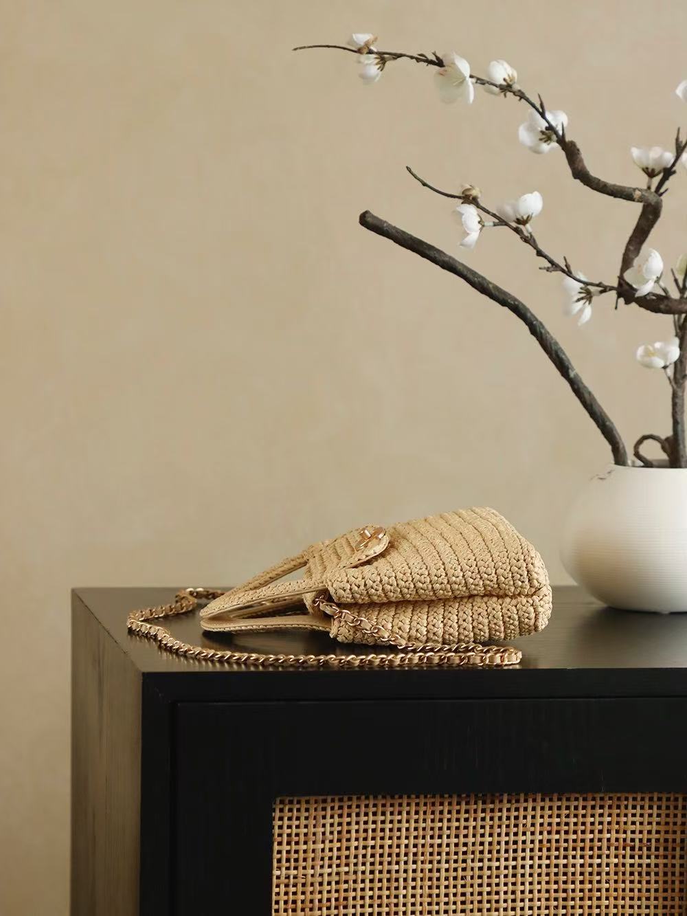 CC KELLY TOP HANDLE BAG 19 IN BEIGE WOVEN RAFFIA