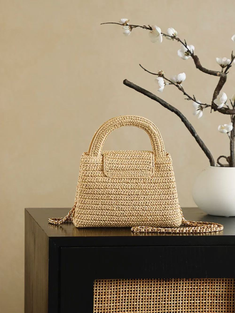 CC KELLY TOP HANDLE BAG 19 IN BEIGE WOVEN RAFFIA