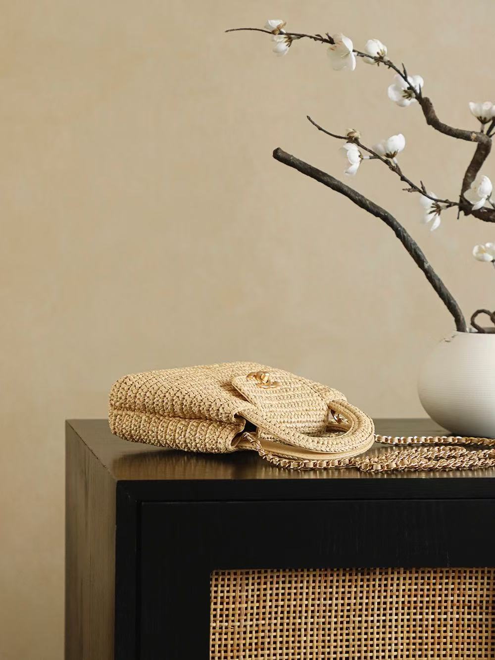 CC KELLY TOP HANDLE BAG 19 IN BEIGE WOVEN RAFFIA